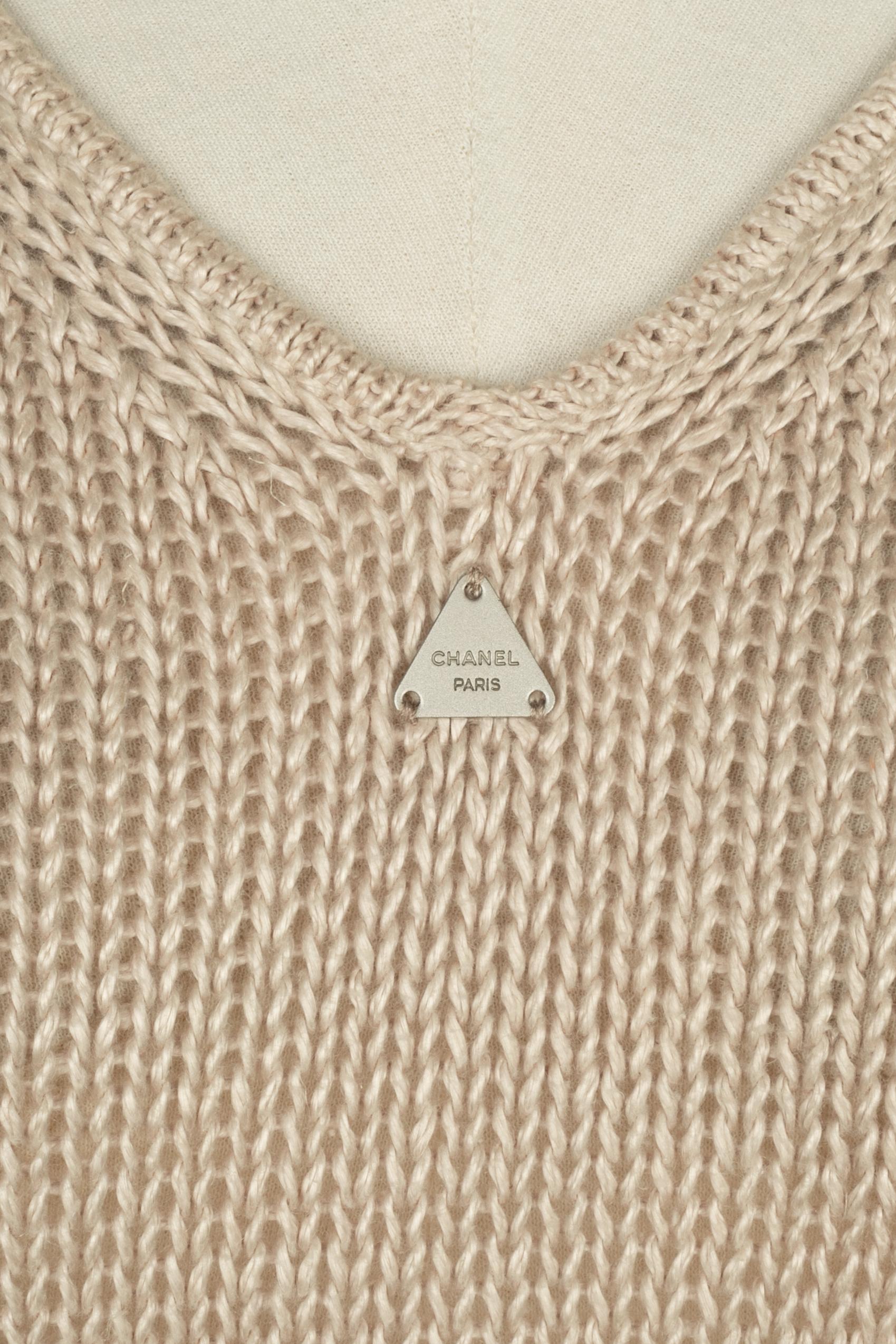 Beige Chanel mesh sweater en vente