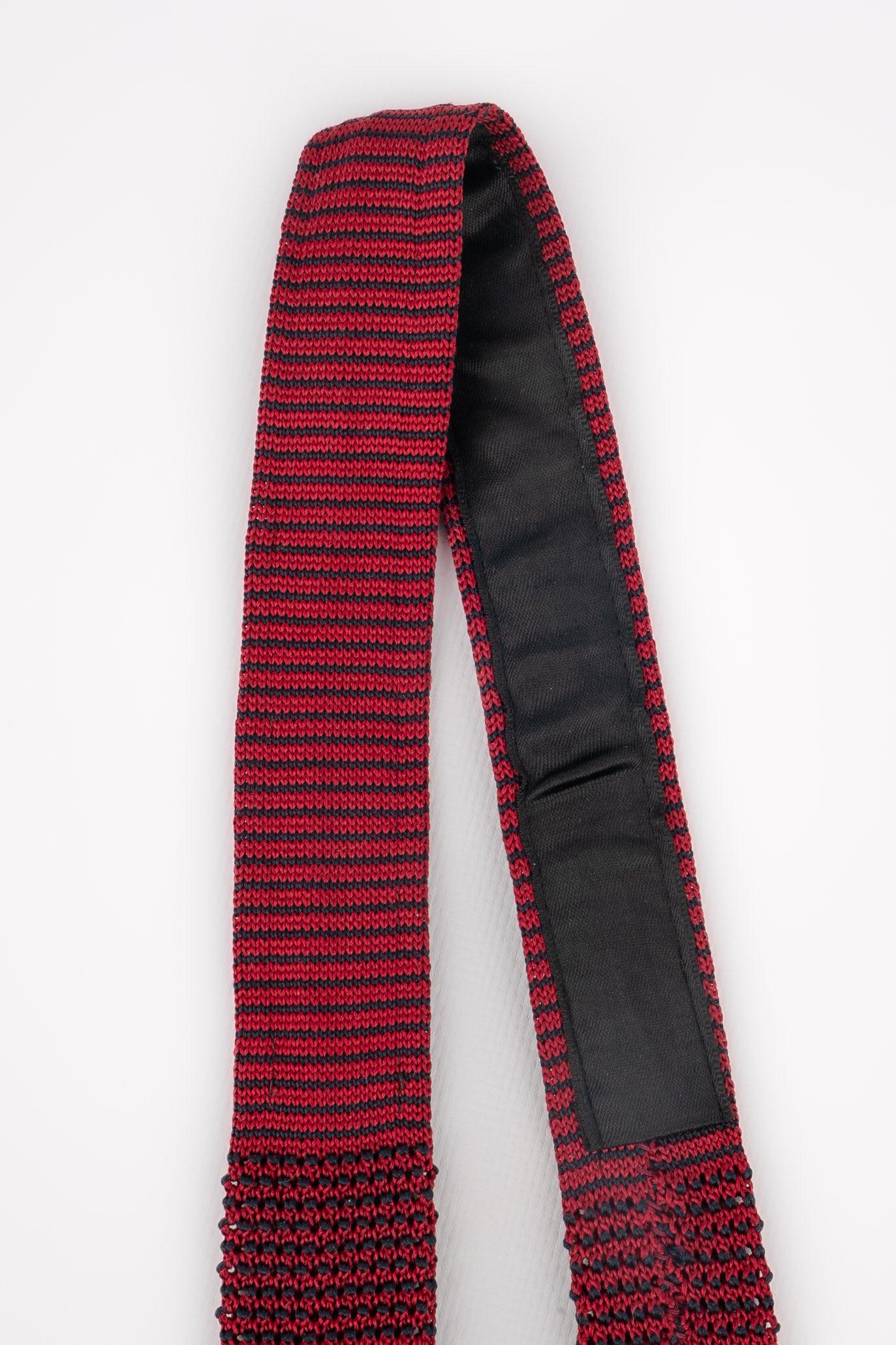 Cravatta Chanel in maglia nera e rossa in seta In condizioni ottime in vendita a SAINT-OUEN-SUR-SEINE, FR