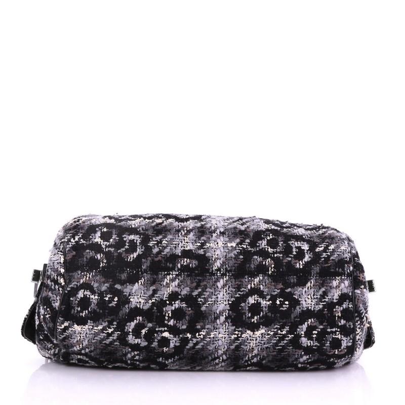 Chanel Messenger Bag Camellia Tweed and Leather Large für Damen oder Herren