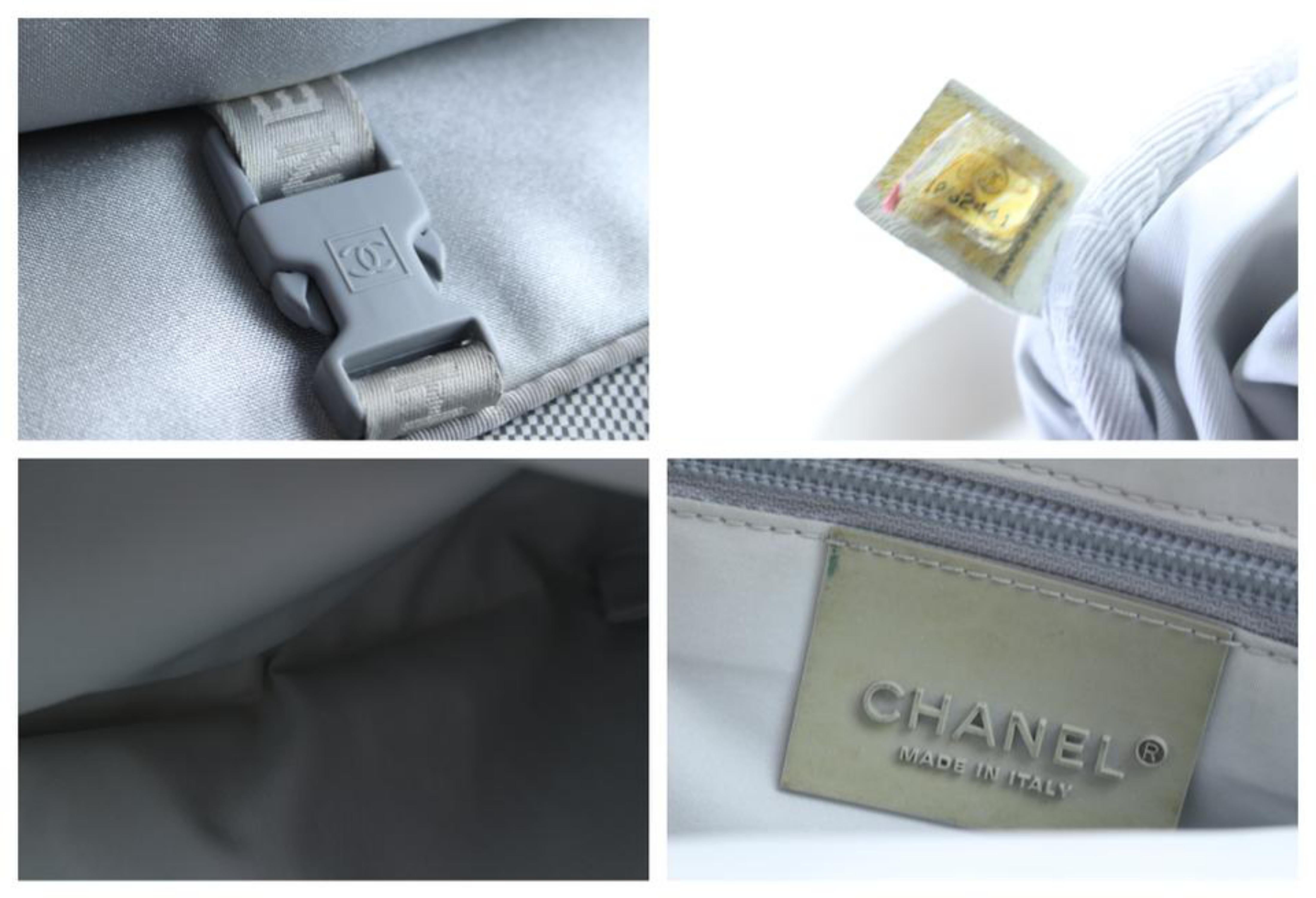 Chanel Messenger Cc Logo Metallic 226705 Silver Nylon X Canvas Cross Body Bag In Good Condition For Sale In Forest Hills, NY