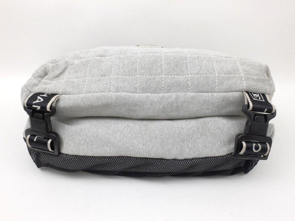 Chanel Messenger Quilted Sports Logo Cc 235610 Grey Canvas Cross Body Bag In Good Condition For Sale In Dix hills, NY