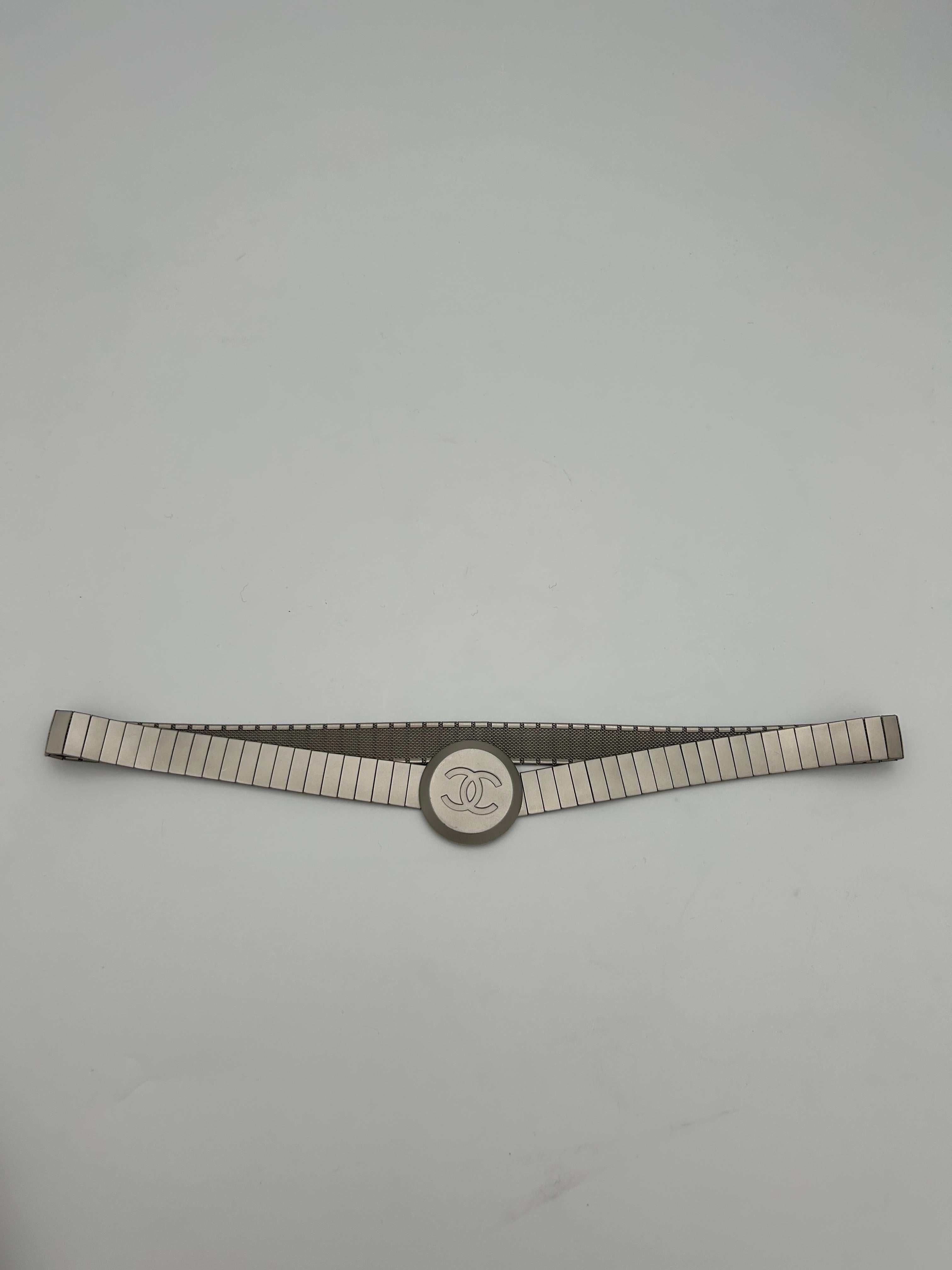 Chanel metal belt in good condition. This beautiful belt is a perfect addition to your collection, easy to wear but still a statement piece. The Chanel logo adds a touch of classiness without being overwhelming. Iconic piece that is really sought