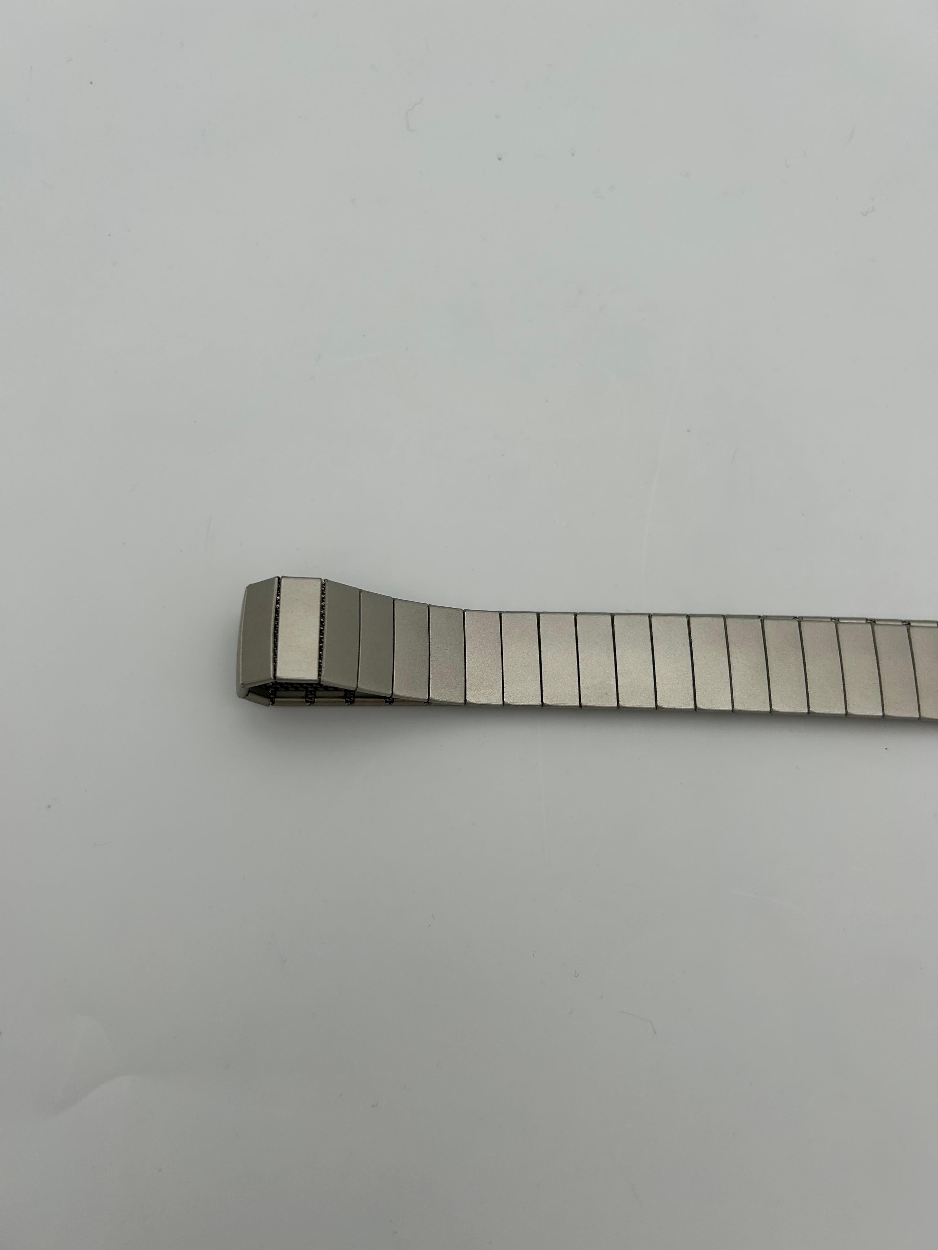 Chanel Metal Belt Collection Identification 2000/2001 im Zustand „Gut“ im Angebot in Palm Beach, FL