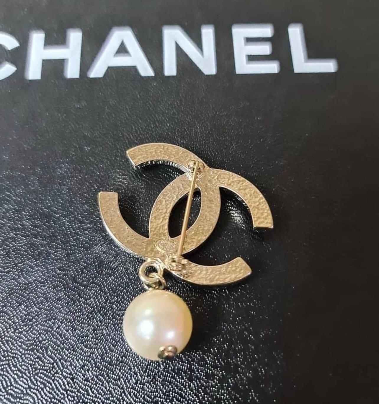 Metal Faux pearl
Pin closure
Made in France

Measures 1.5