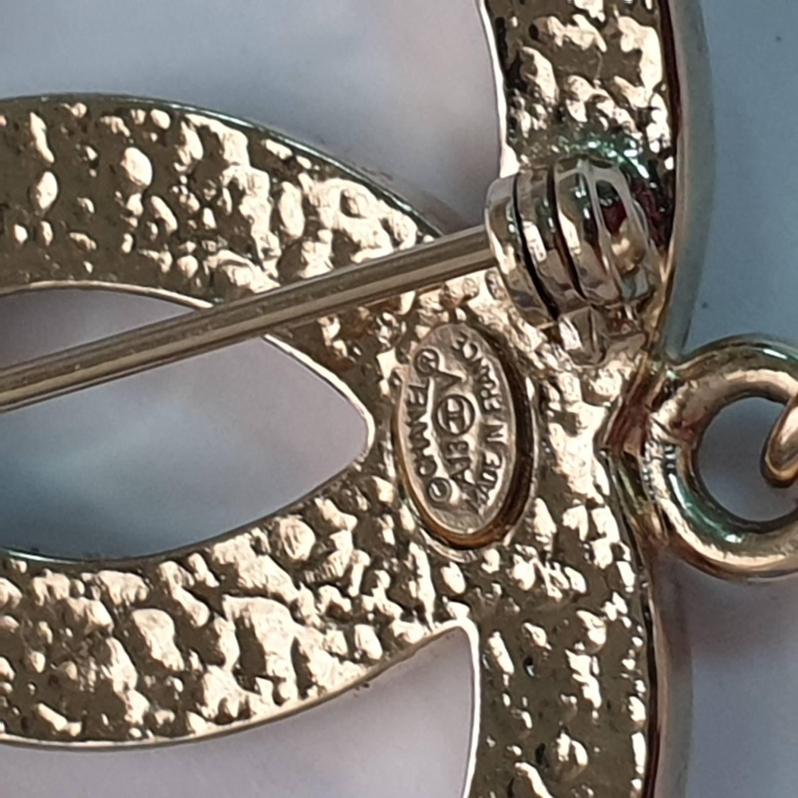 Bead Chanel Metal Gold CC Charm Pearl Chain Pin Lapel Brooch