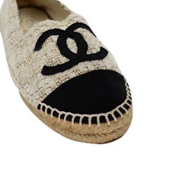 Chanel - Chaussures plates rares à bout ouvert en tweed métallisé 38, défilé CC-S0205N-0006