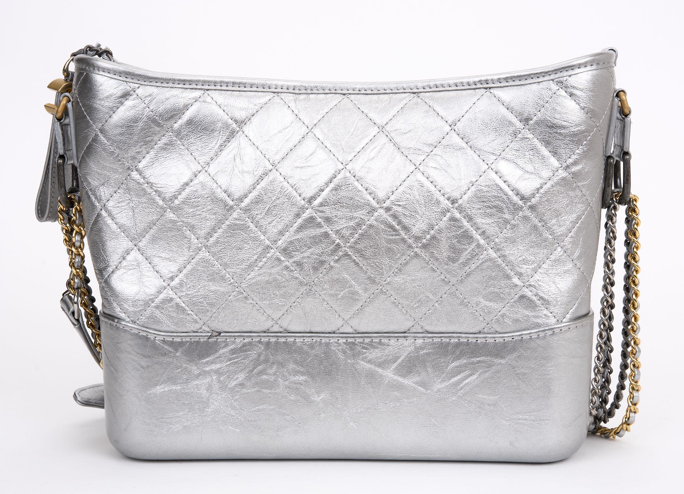 Chanel Gabrielle in pelle di vitello invecchiata metallizzata In condizioni ottime in vendita a West Hollywood, CA