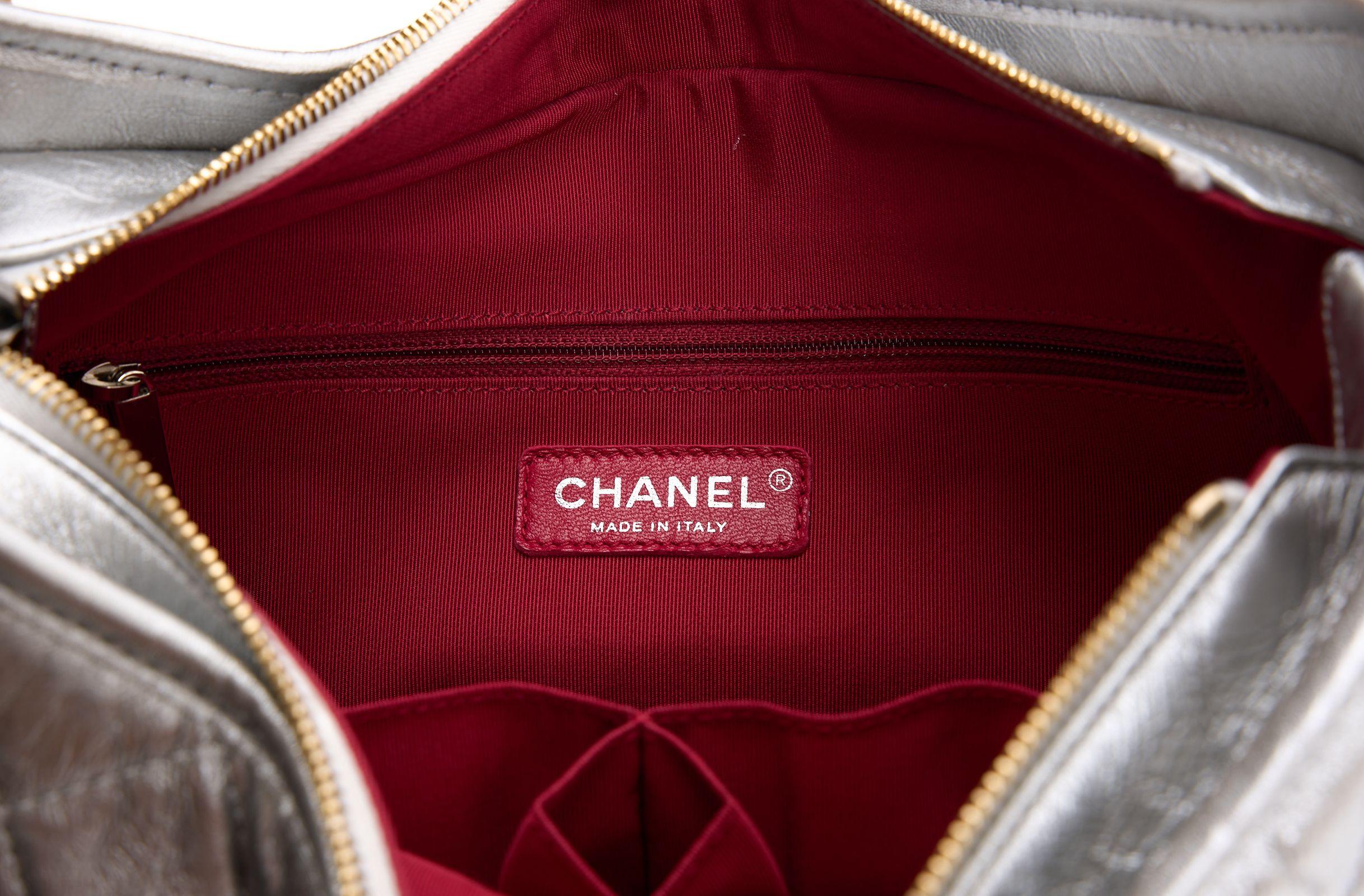 Chanel Gabrielle in pelle di vitello invecchiata metallizzata in vendita 1