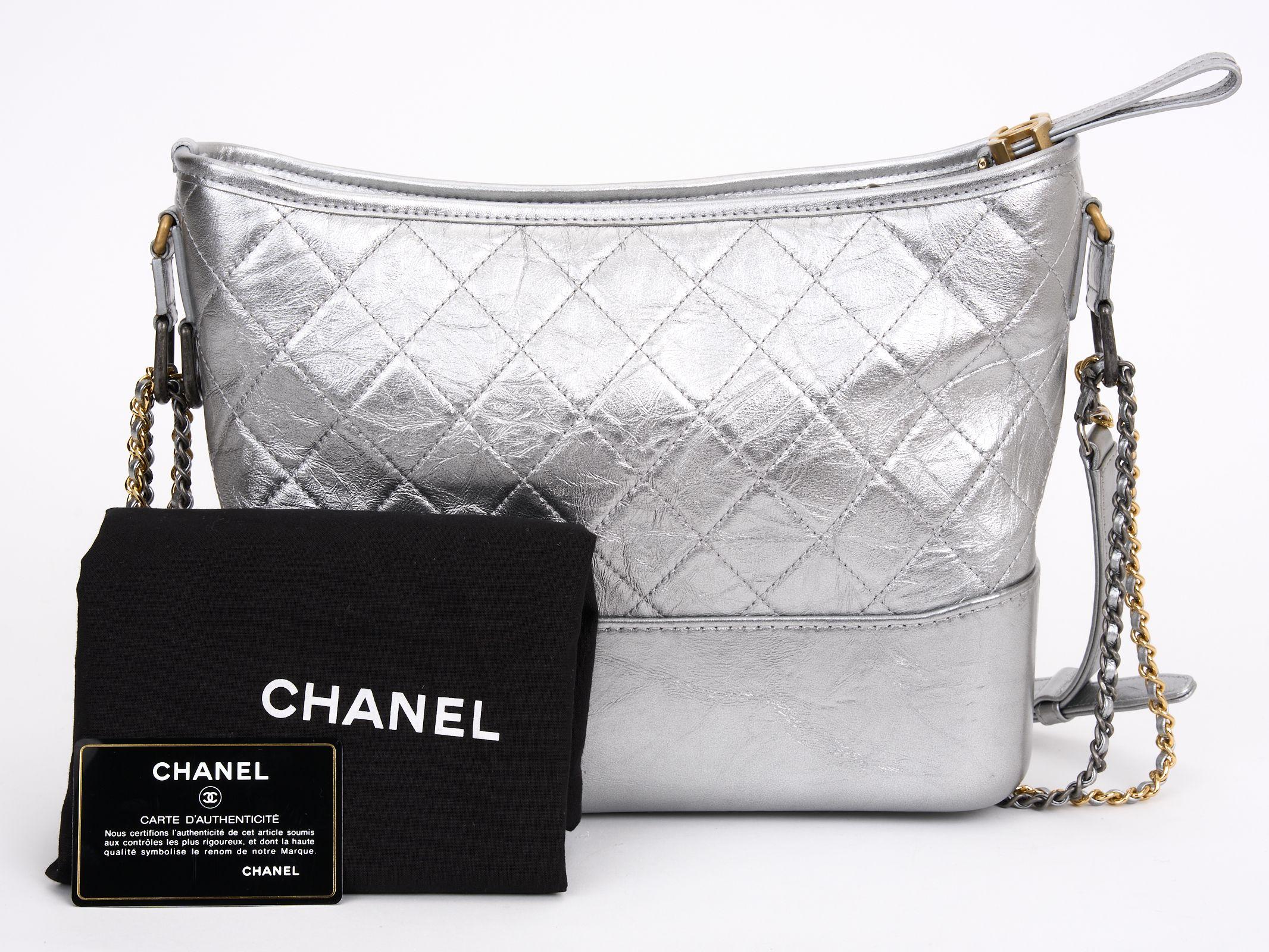 Chanel Gabrielle in pelle di vitello invecchiata metallizzata in vendita 4