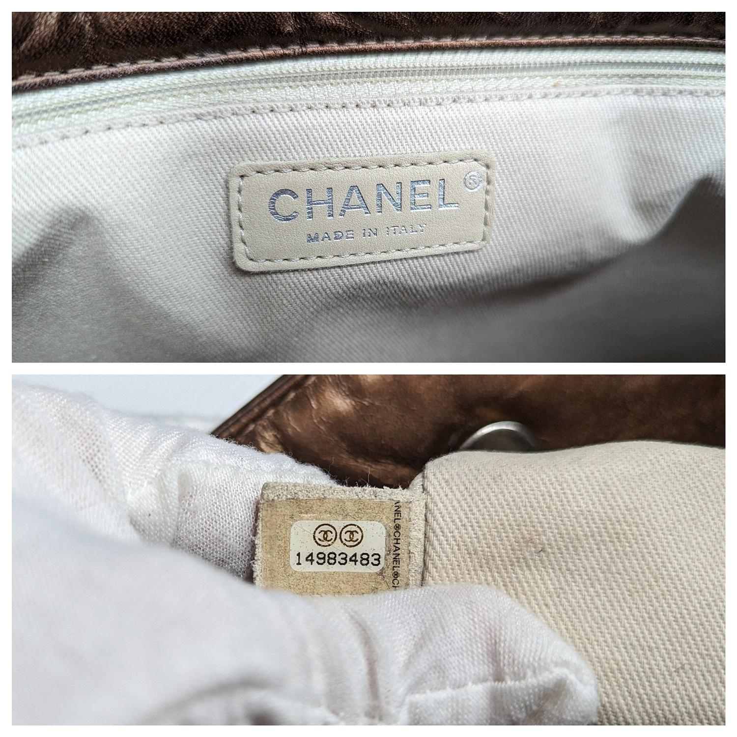 Chanel Metallic Gesteppte Reissue große Tragetasche aus gealtertem Kalbsleder in Bronze im Angebot 2