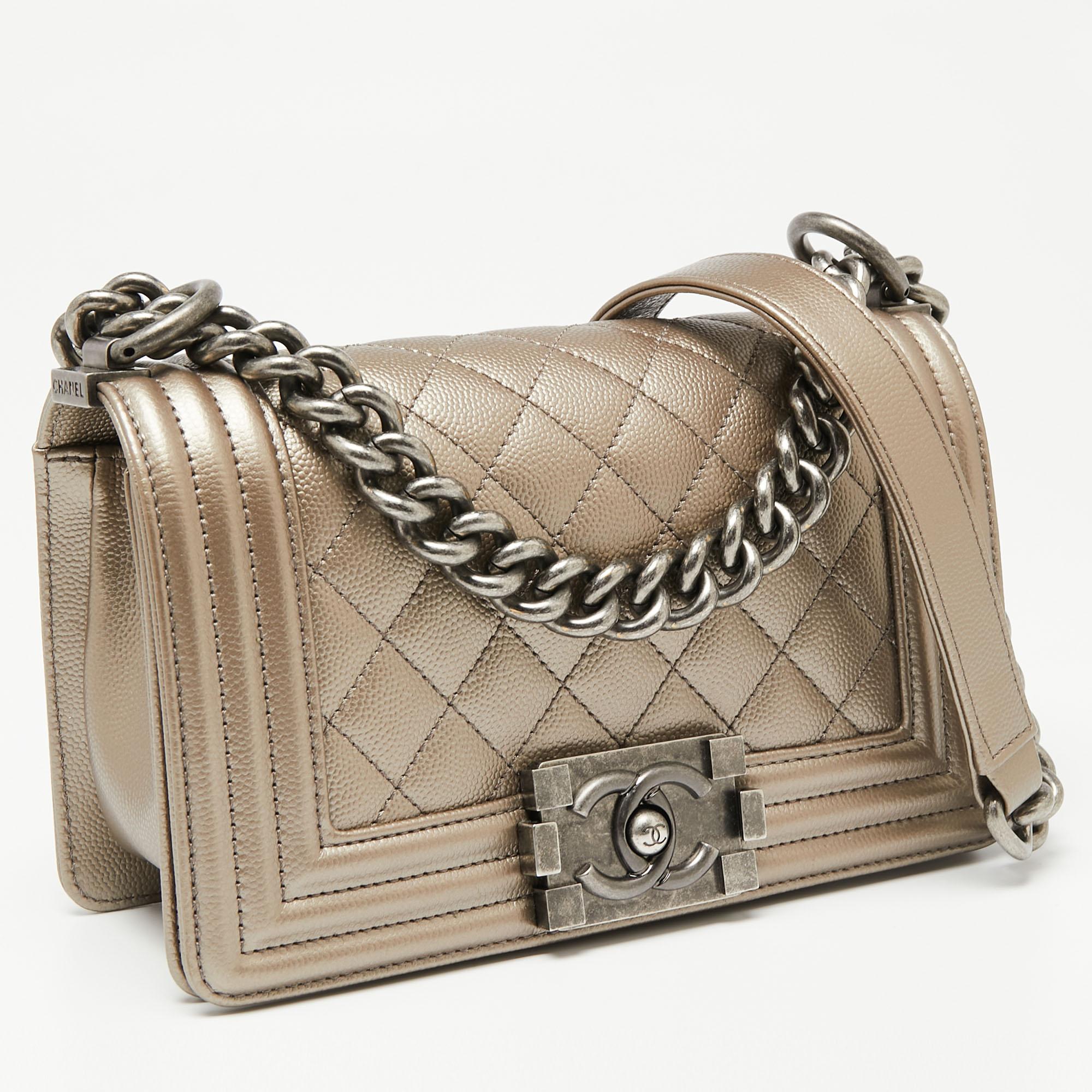 Eyed by women worldwide, Chanel's luxurious Boy Flap bag is a must-have in your closet! The stunning bag is made from Caviar leather and has the diamond quilt. It features dark ruthenium-tone hardware, the iconic CC logo on the front, and a sturdy