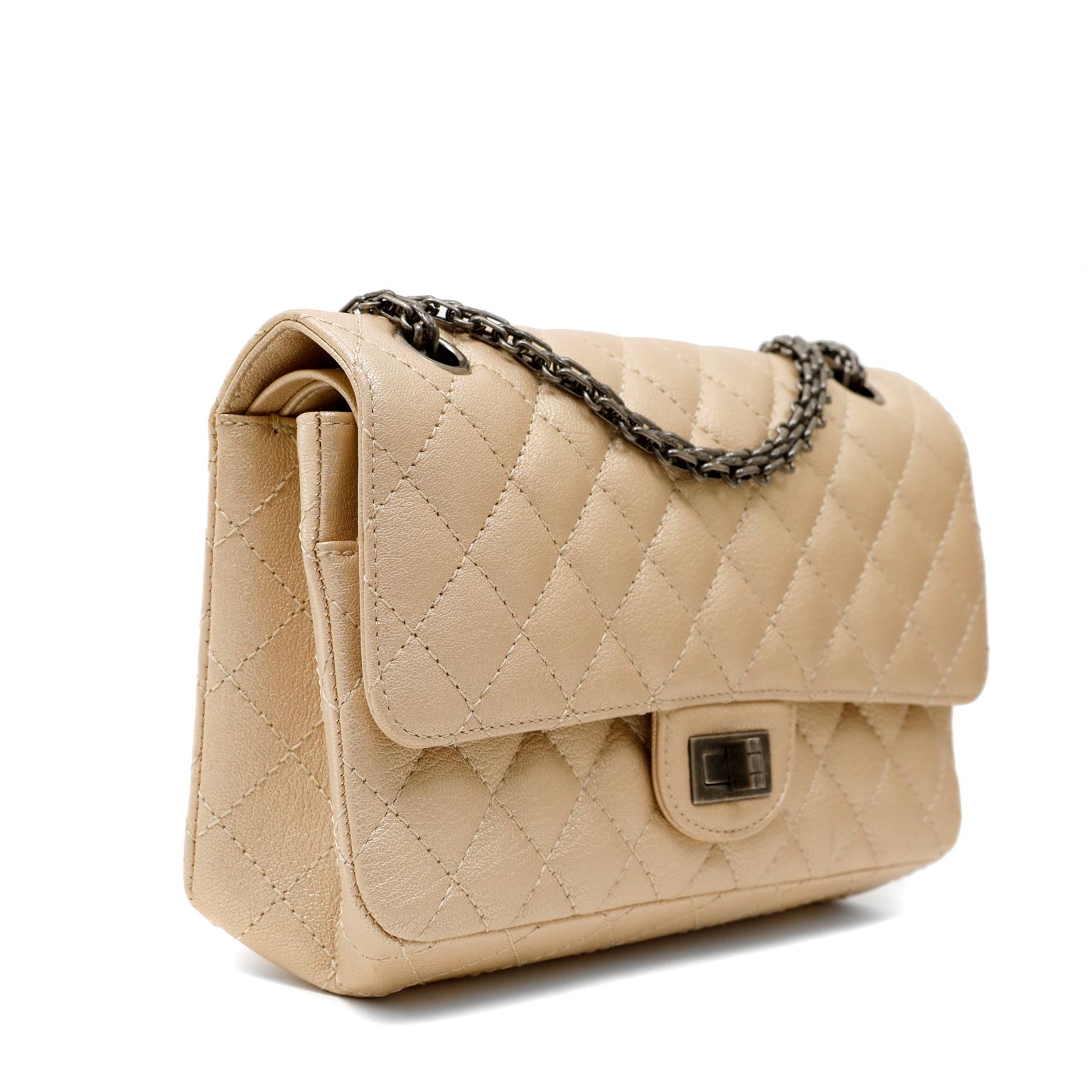 chanel reissue beige