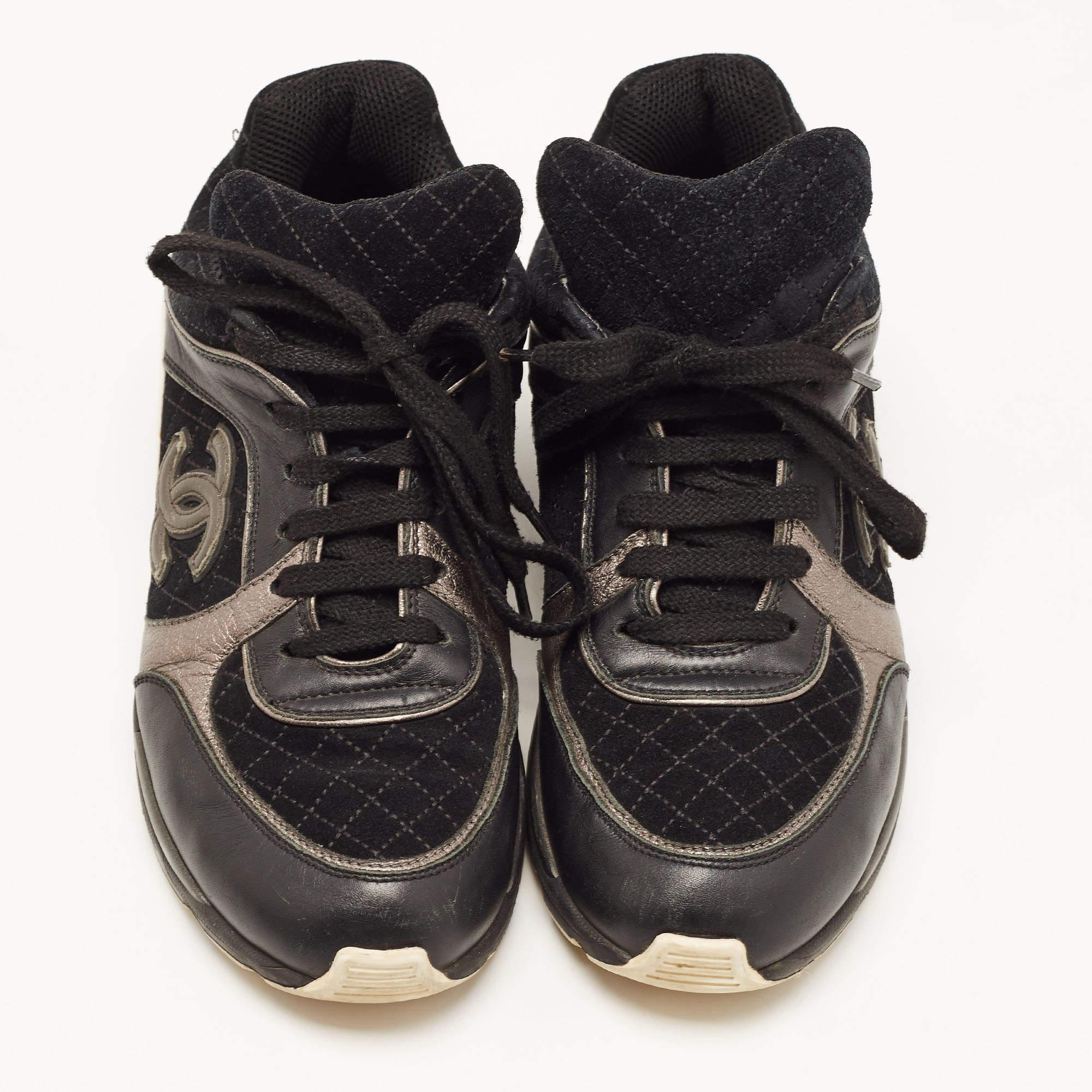 Coming in a classic silhouette, these designer sneakers are a seamless combination of luxury, comfort, and style. These sneakers are finished with signature details and comfortable insoles.

