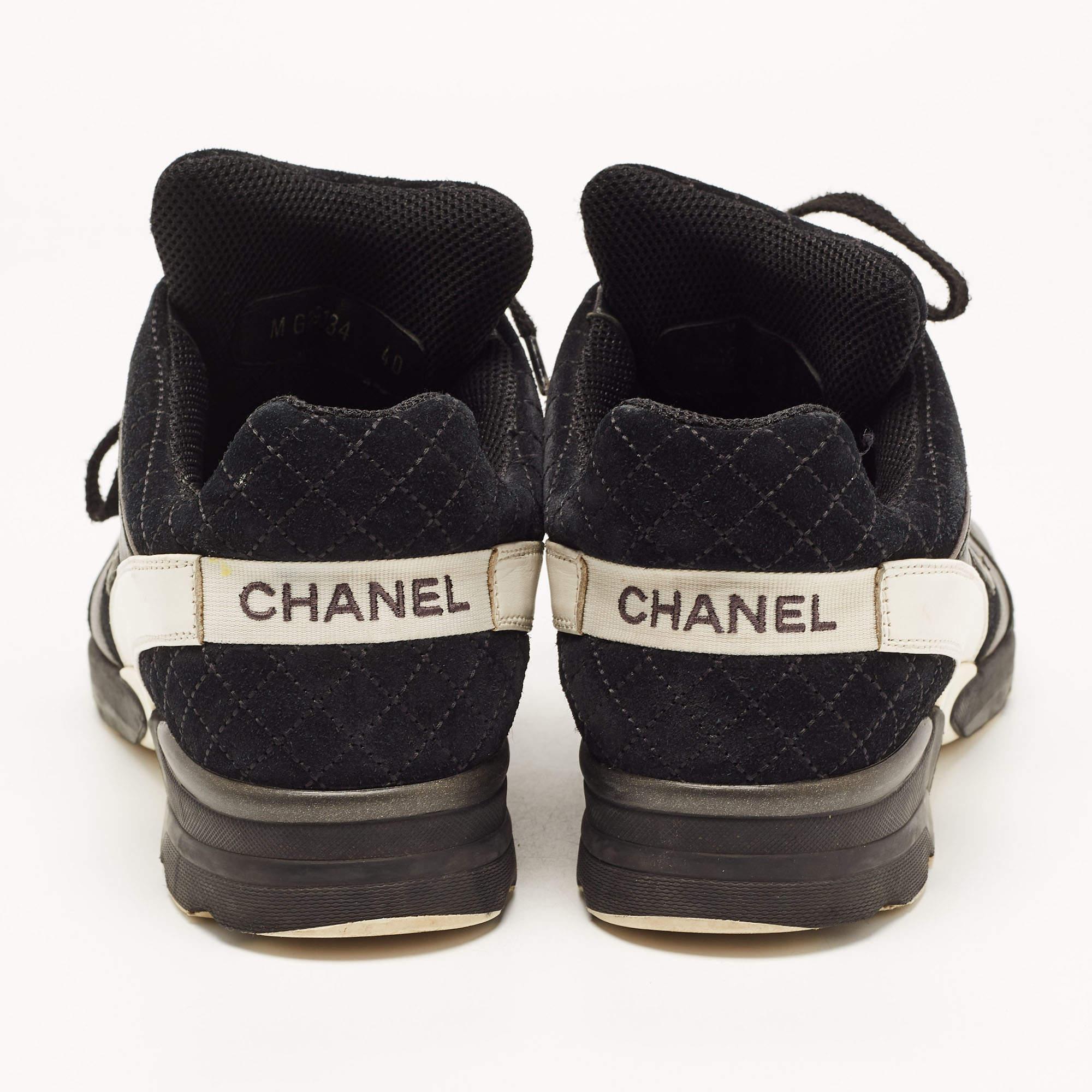 Chanel Metallic/Black Leather and Suede Low Top CC Sneakers Size 40 In Good Condition In Dubai, Al Qouz 2
