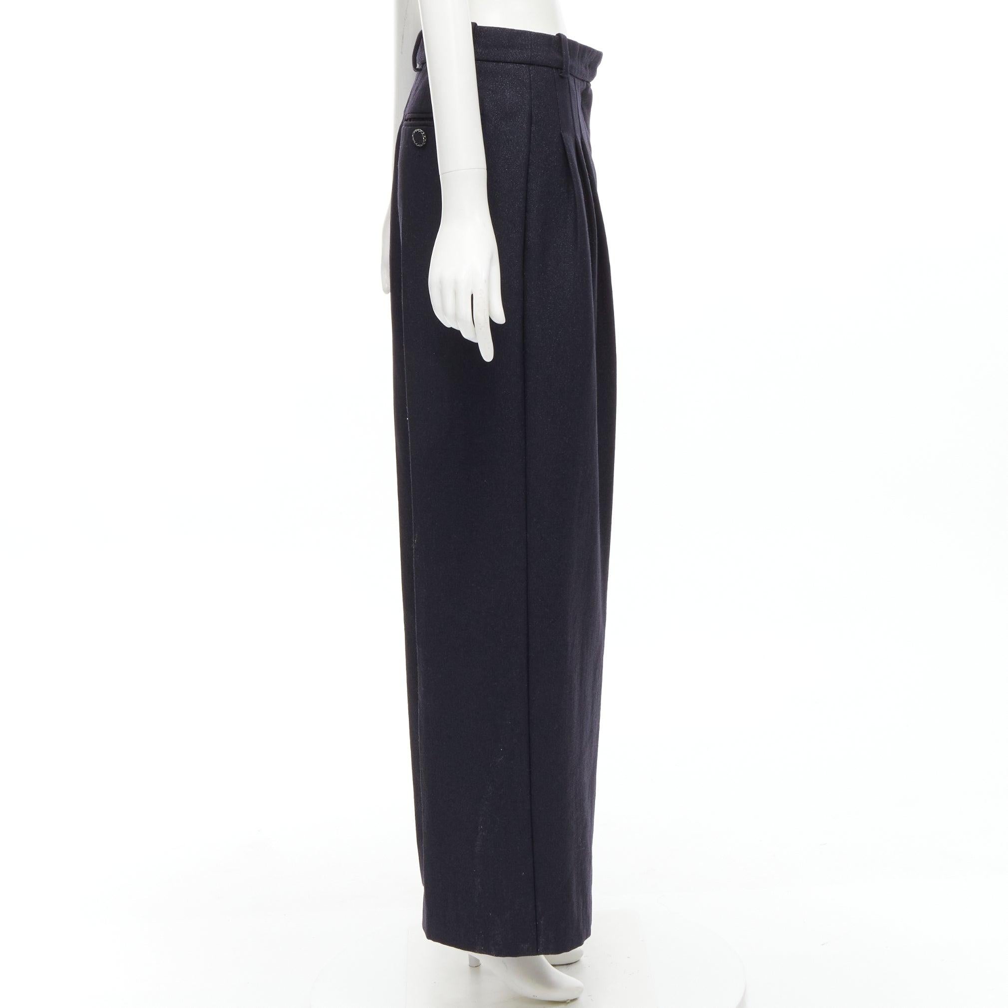 CHANEL  Pantalon à jambes larges plissé noir métallisé avec chaîne avant garnie FR40 M Excellent état - En vente à Hong Kong, NT