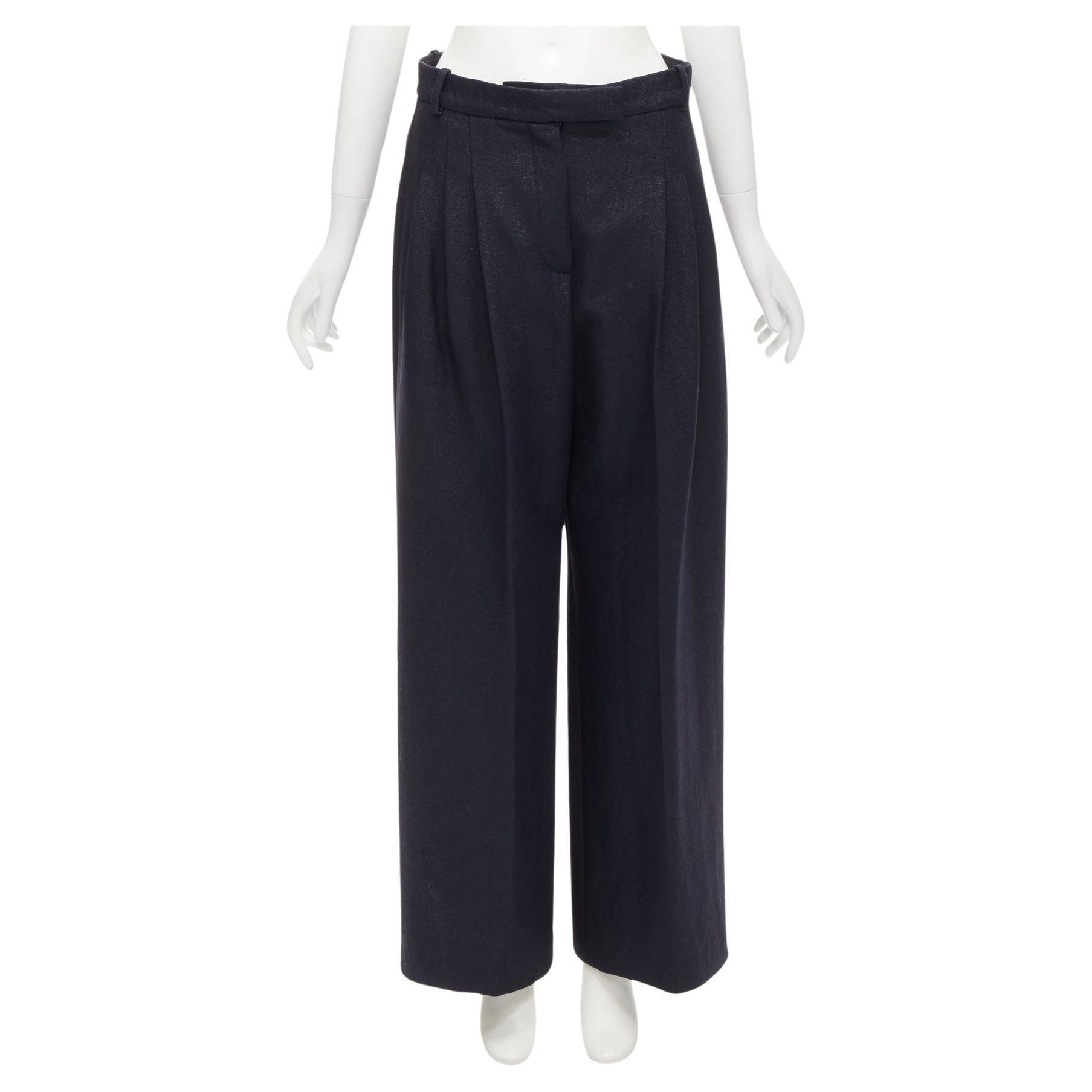 CHANEL  Pantalon à jambes larges plissé noir métallisé avec chaîne avant garnie FR40 M