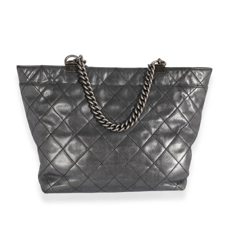 DRAWSTRING CHAIN STRAP SHOULDER BAG 39 IN NAVY BLUE QUILTED CALFSKIN main image 1