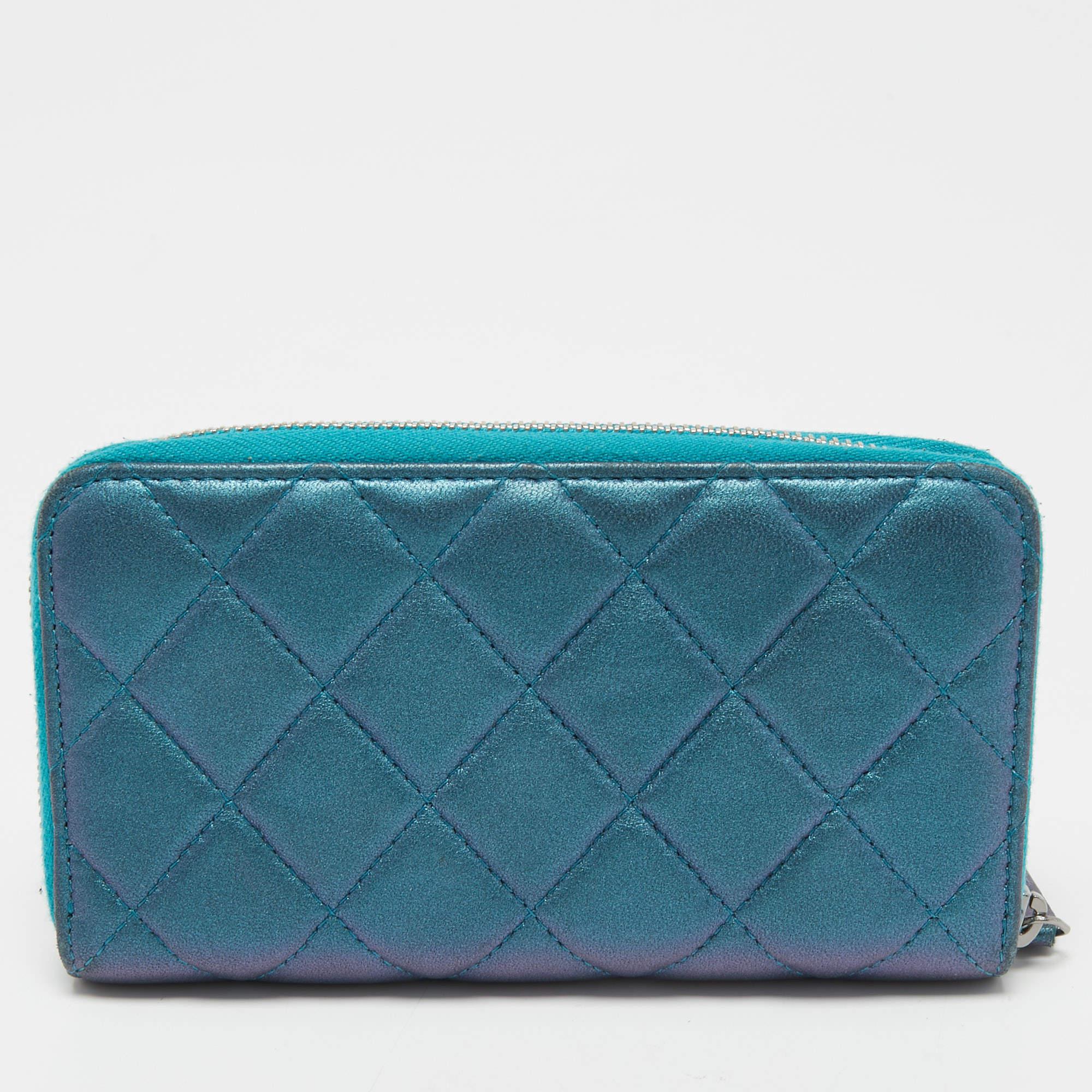 With a functional structure, this Chanel wallet is the epitome of sophistication and feminine style. It is meticulously created from quilted leather, and the 'CC' motif on the front lends it a luxe update. Designed in a classy blue hue, its