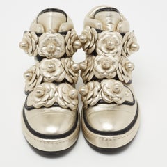 Chanel Metallic Bronze Leder Kamelie CC High-Top Turnschuhe Größe 37