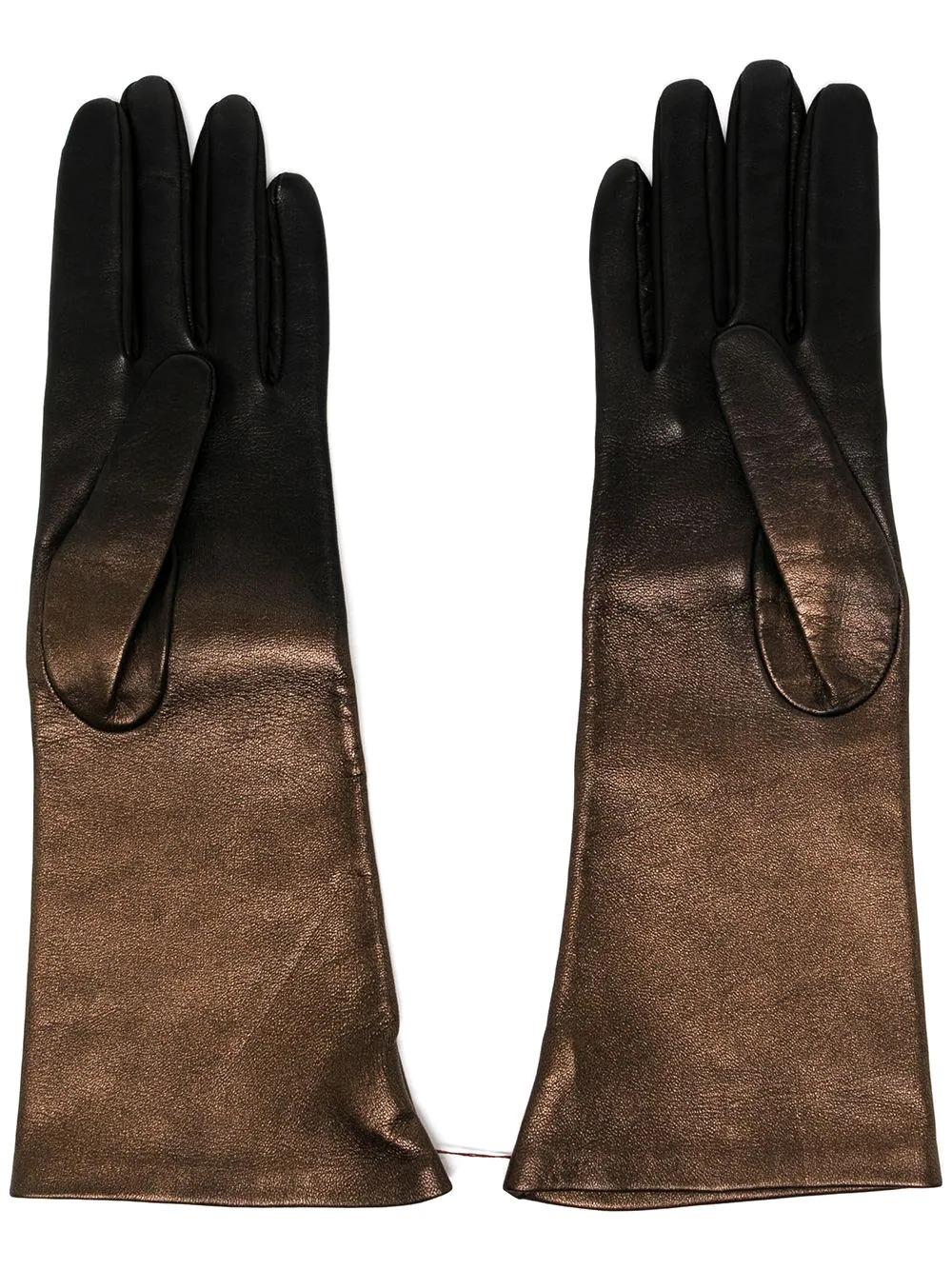 Crafted from soft leather, these 2018 pre-owned metallic Chanel gloves are all you need to keep your hands warm throughout winter. These gloves feature a unique ombre design, starting from metallic bronze up to black on the fingertips. The mid-arm