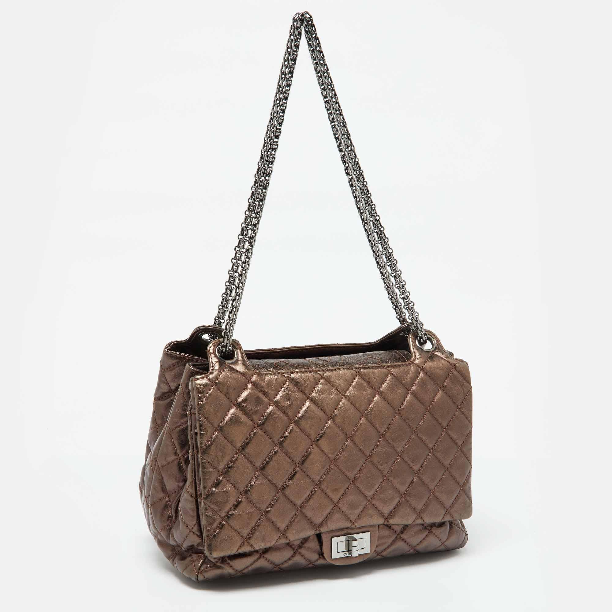 Marron Chanel - Fourre-tout classique à rabat en cuir matelassé - Bronze métallisé en vente
