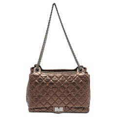 Chanel - Fourre-tout classique à rabat en cuir matelassé - Bronze métallisé