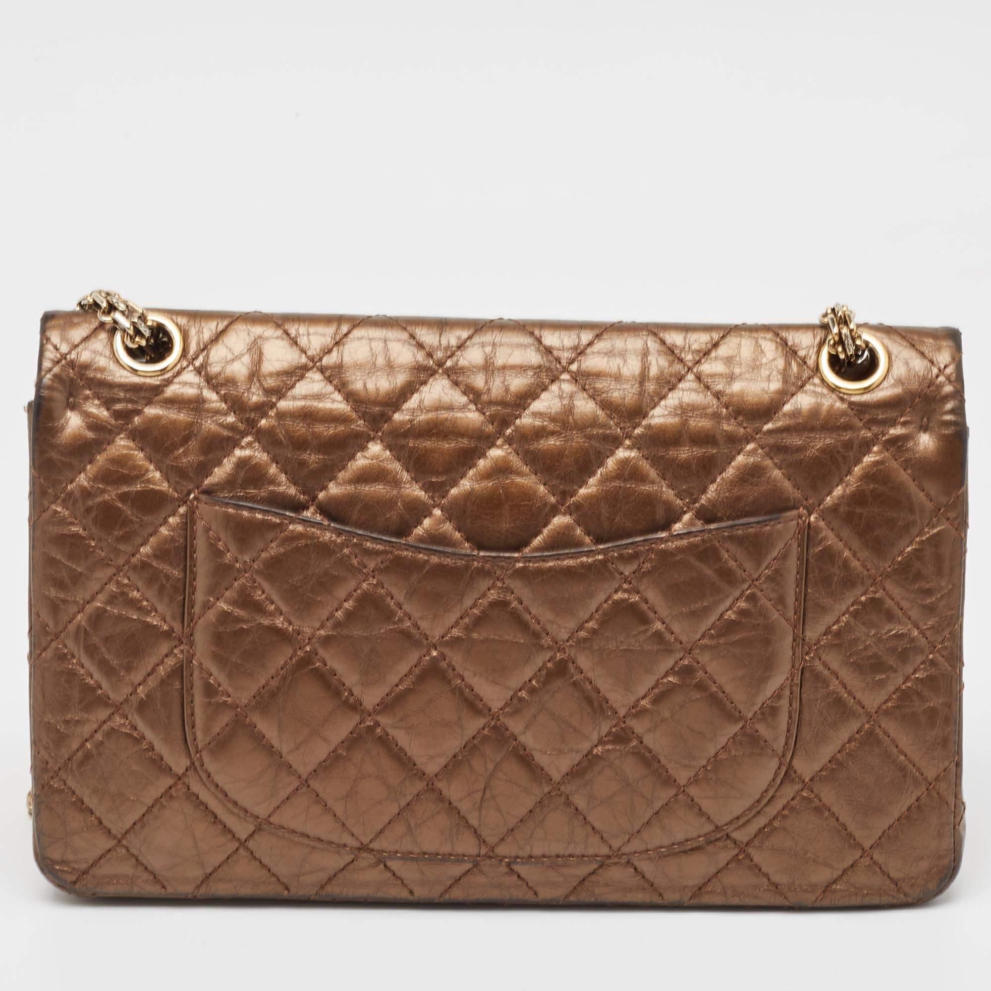 De las mujeres Chanel Marrón Metalizado Acolchado Cuero Envejecido Reissue 2.55 Classic 226 Bolso con Solapa en venta