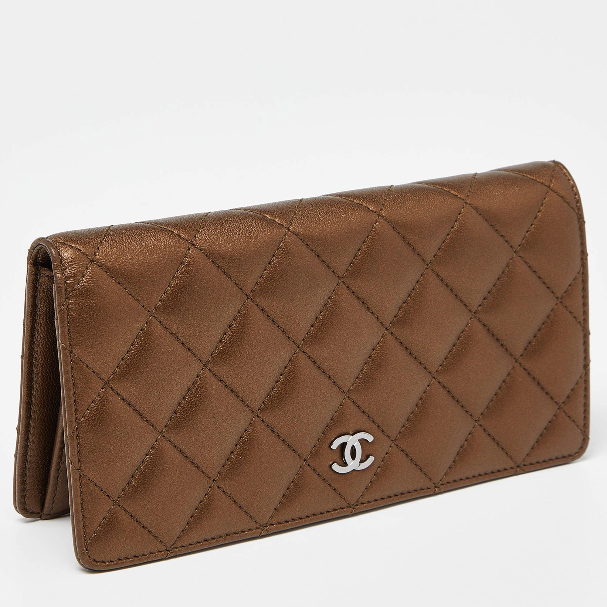 Chanel Metallic Brown Quilted Leather L Yen Wallet In Good Condition In Dubai, Al Qouz 2