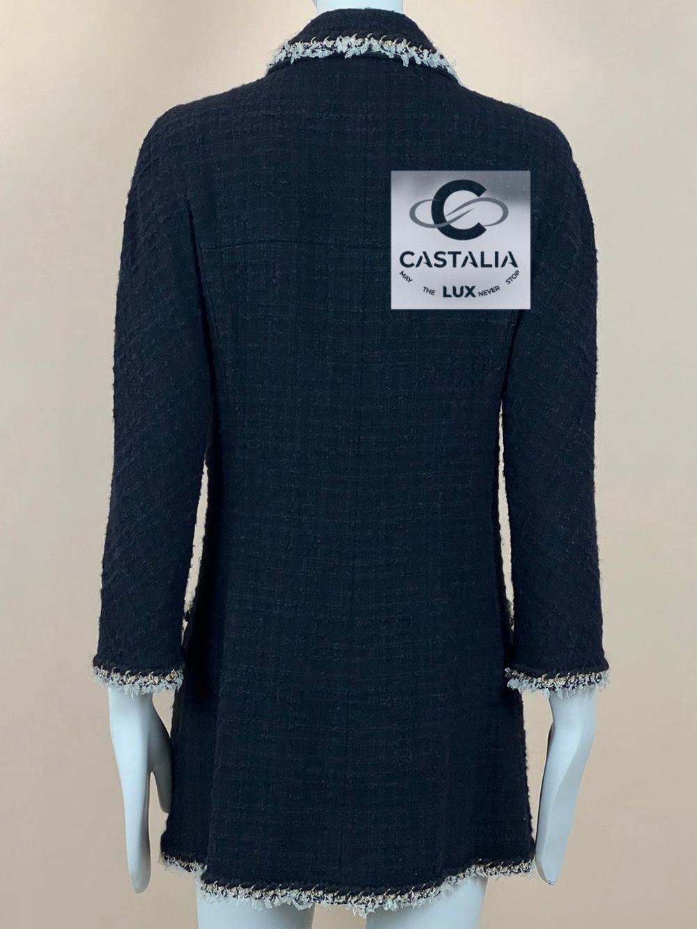 Chaqueta de tweed con adornos de cadenas metalizadas Chanel 5
