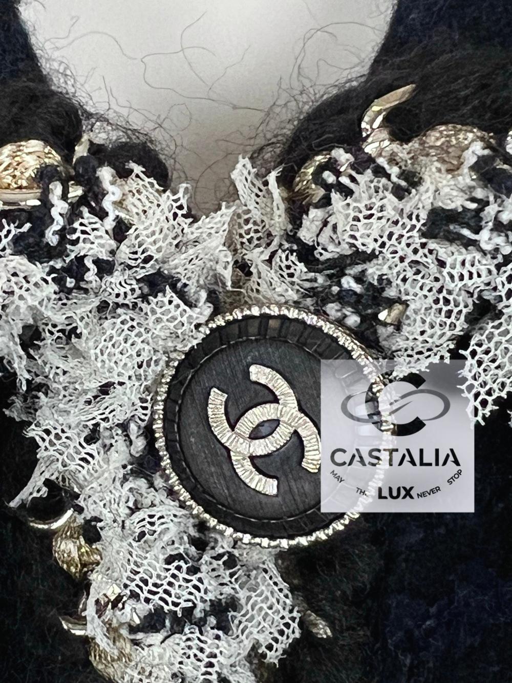 Chaqueta de tweed con adornos de cadenas metalizadas Chanel Negro