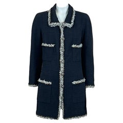 Chaqueta de tweed con adornos de cadenas metalizadas Chanel