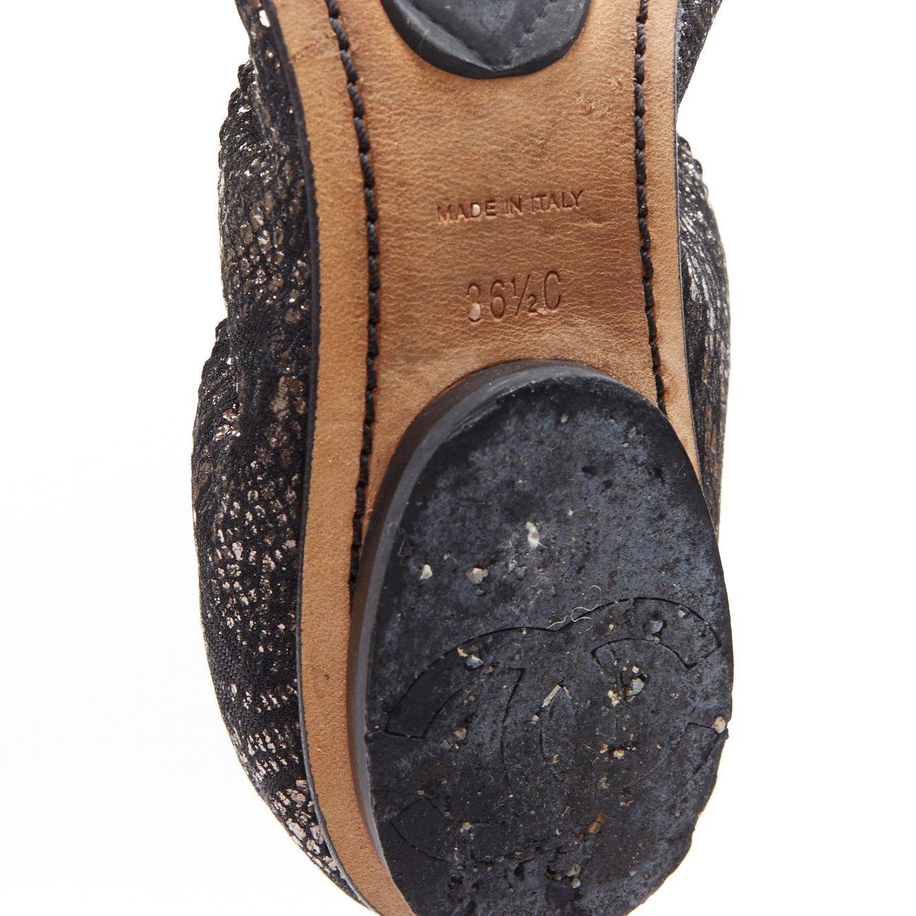 CHANEL rame metallizzato stampa nera elasticizzata ballerine piatte EU36.5C in vendita 6