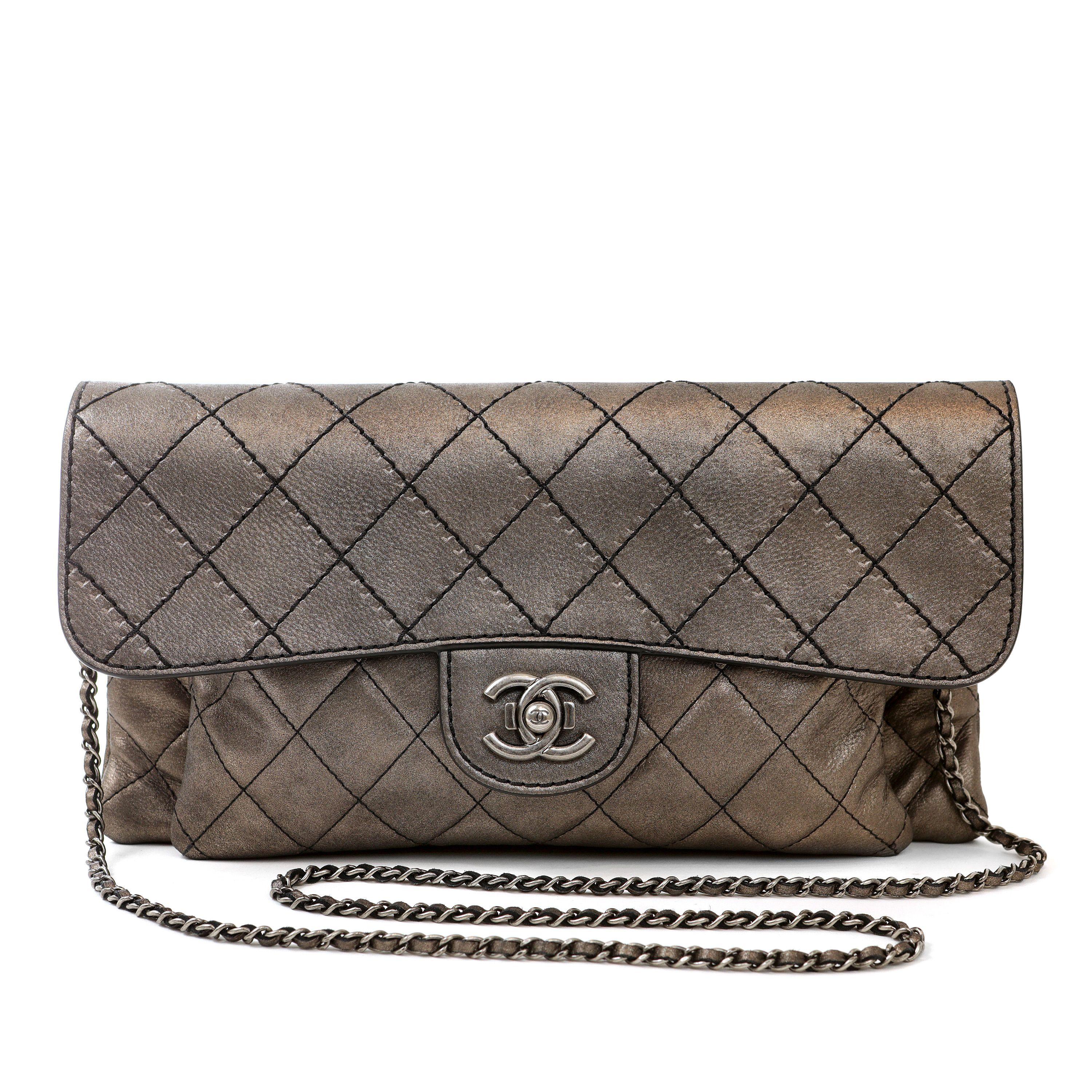 Chanel Metallic Copper Lambskin Small Crossbody Flap Bag with Ruthenium Hardware In Good Condition For Sale In Palm Beach, FL