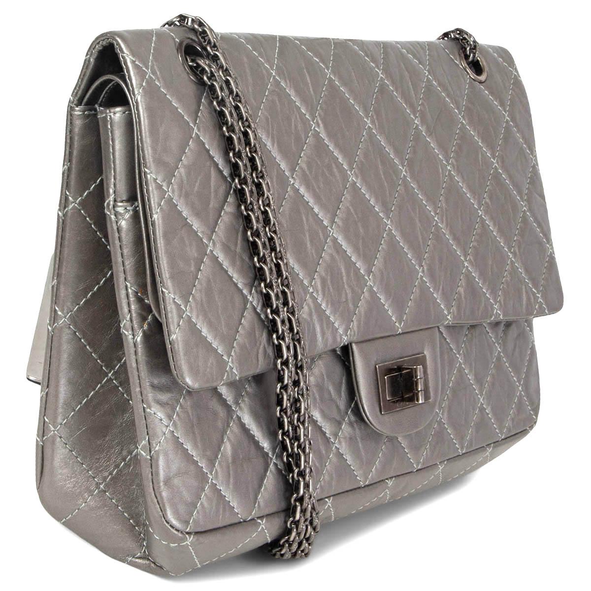 100% authentic Chanel 2.55 Reissue 227 Maxi shoulder bag in metallic grey aged calfskin featuring aged silver-tone hardware. Opens with a classic turn-lock and a flap. Lined in metallic grey smooth calfskin with two patch pockets and one lipstick