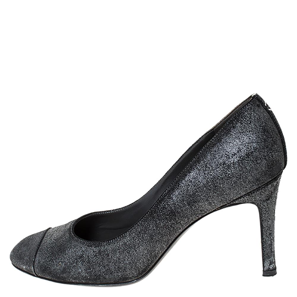 These stylish and glamorous pumps come from the iconic house of Chanel. Crafted from metallic distressed textured suede, they are absolute must-haves. They are styled with round cap-toes, 9.5 cm heels, cc logo not he counters, silver-tone hardware