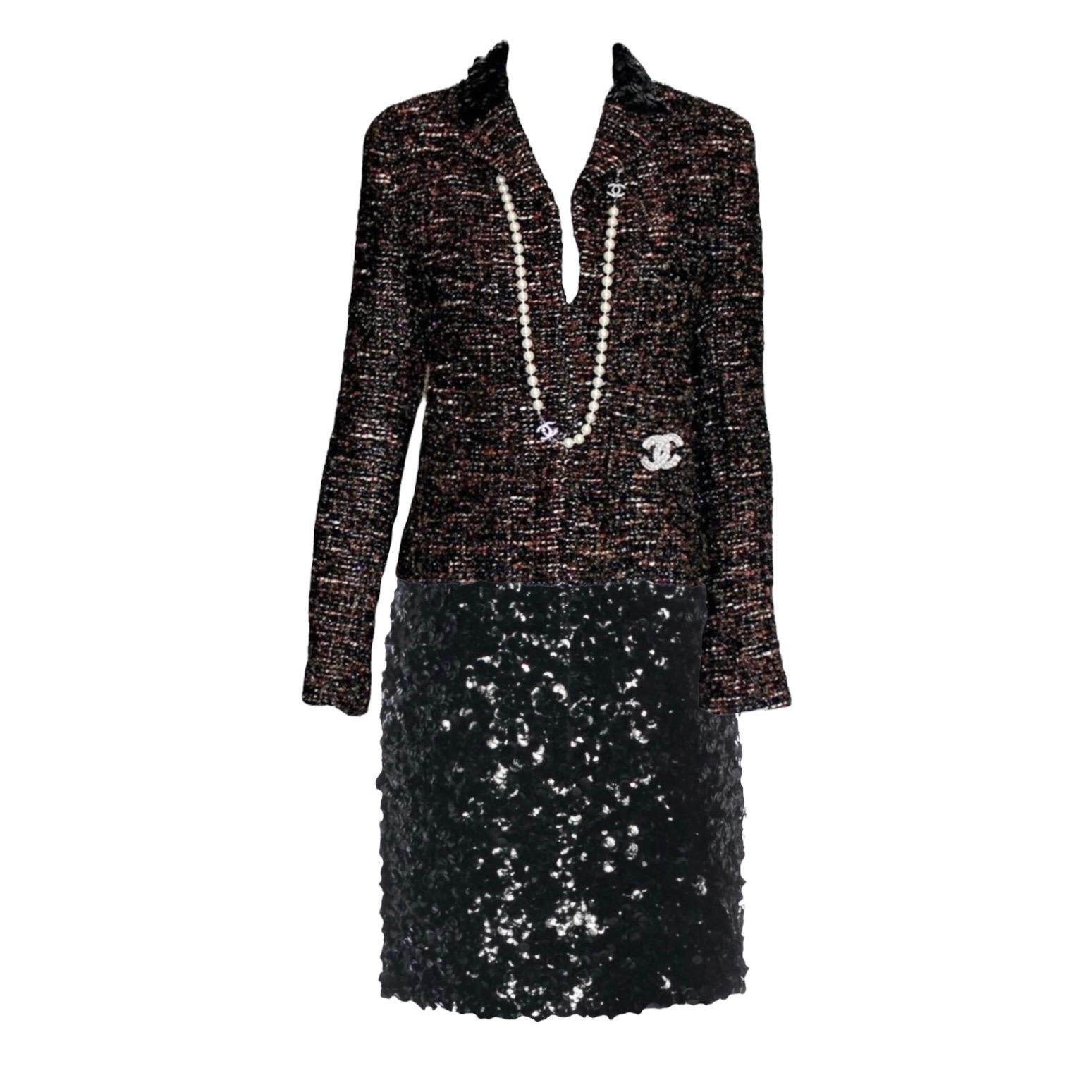 UNWORN Chanel Metallic Fantasy Tweed Sequin Trim Jacket Blazer Skirt Suit 38-40 For Sale