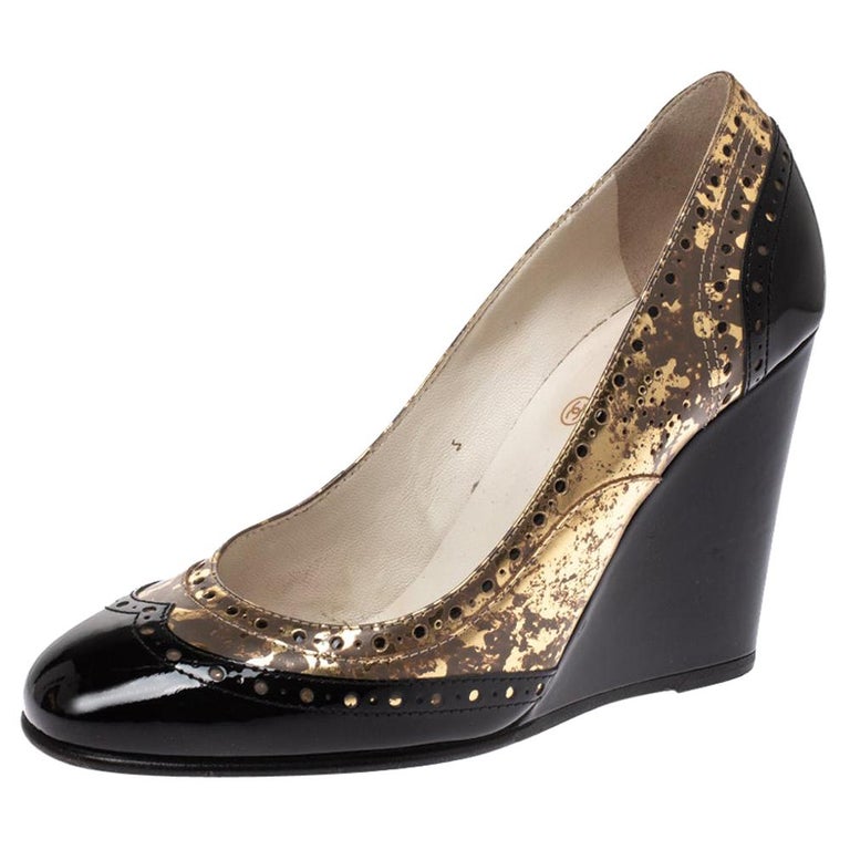 Chanel Metallic Gold And Black Patent Brogue Leather Wedge Pumps Size 38.5