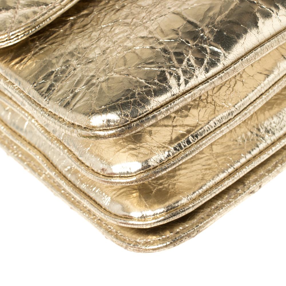 Chanel Metallic Gold Crackled Leather Medium Clam's Pocket Flap Bag In Good Condition In Dubai, Al Qouz 2