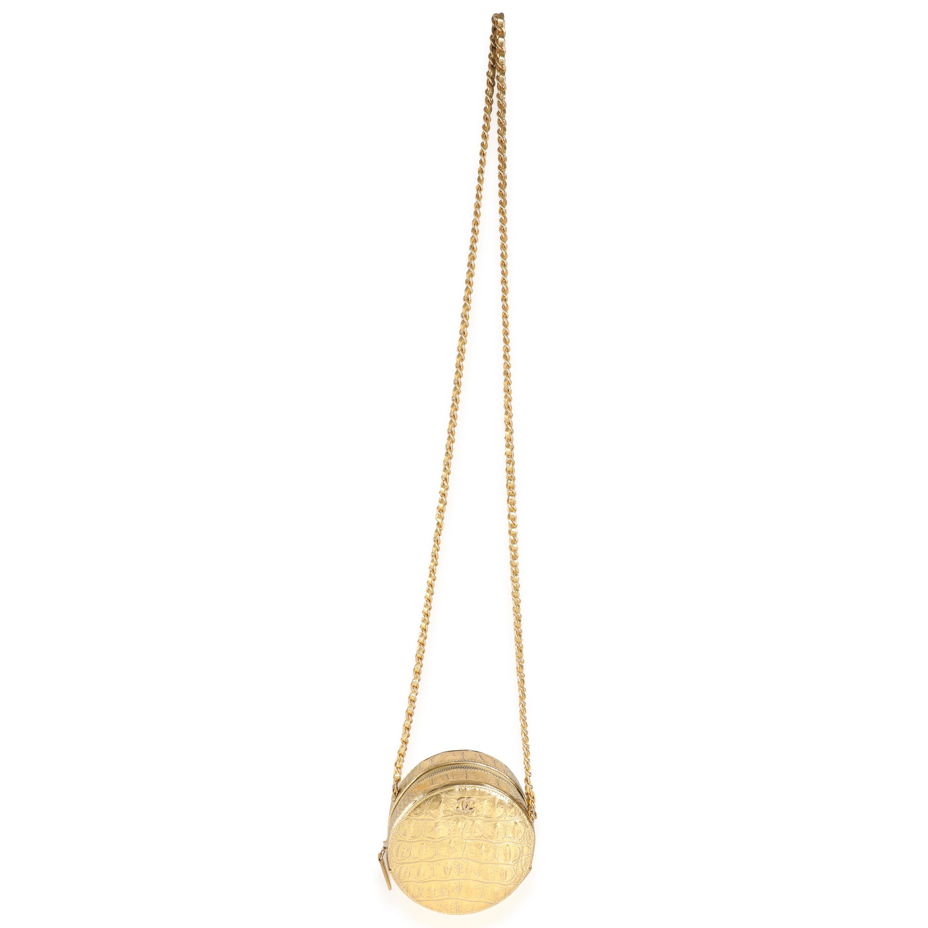 Chanel Pochette rotonda in pelle di vitello goffrata in oro metallizzato su Chanel in vendita 1