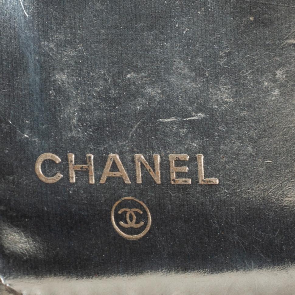 Portafoglio Chanel Bifold in pelle trapuntata a forma di cubo in oro metallizzato 5