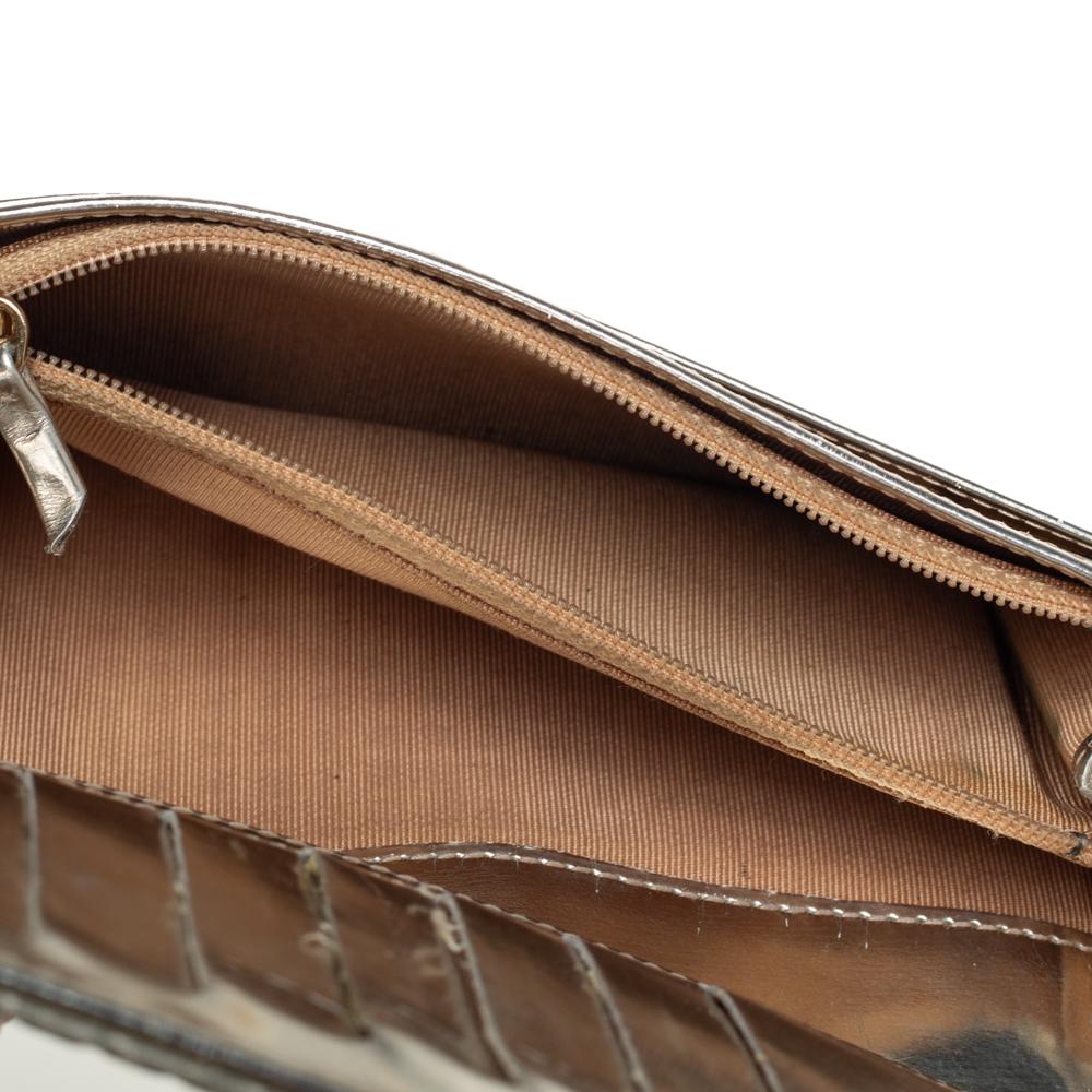 Portafoglio Chanel Bifold in pelle trapuntata a forma di cubo in oro metallizzato 3