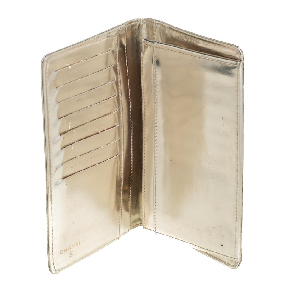 Portafoglio Chanel Bifold in pelle trapuntata a forma di cubo in oro metallizzato 4