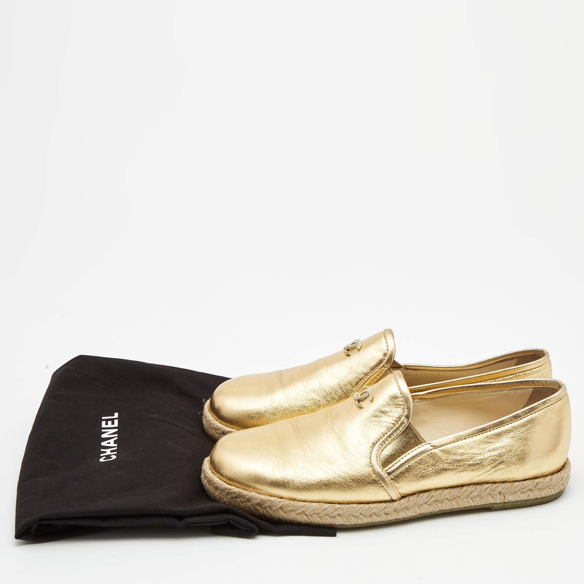 Chanel Metallic Gold Leather CC Slip On Espadrilles Flats Size 35.5 6