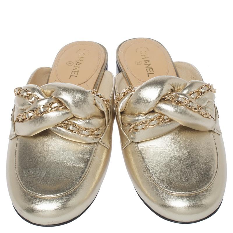 These mules from Chanel are designed for the fashionable you! Metallic gold leather is used to create these round toe mules and the leather and chain knotted details on the vamps lend them a distinctive look. The comfortable insoles will ensure you