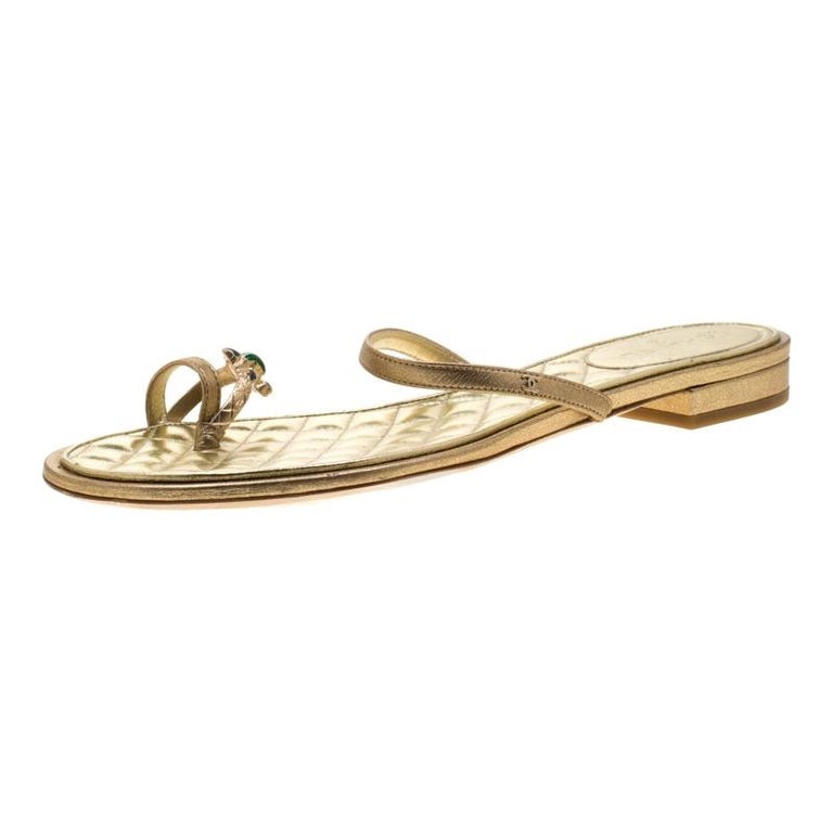 toe ring flat sandals