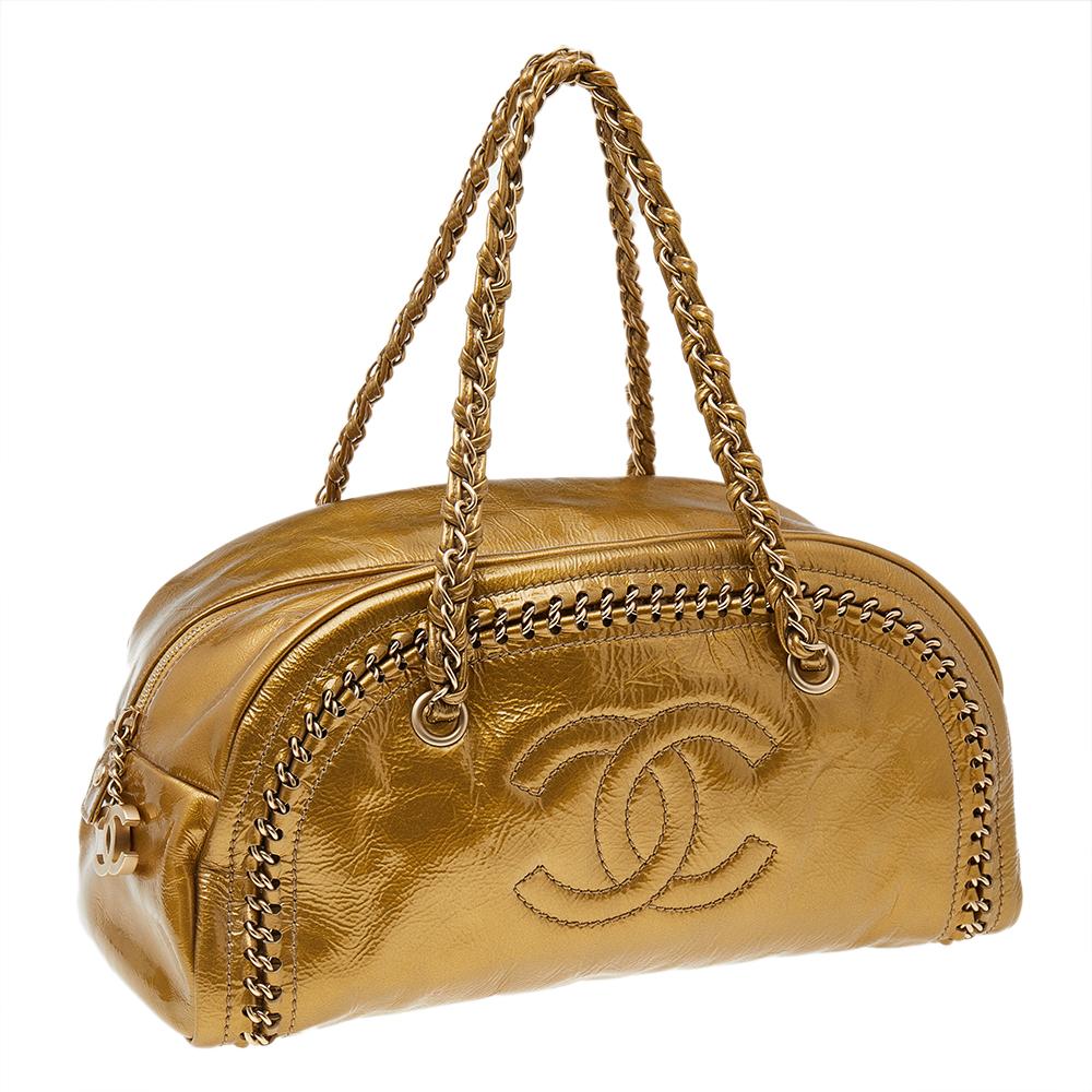 Chanel Metallic Gold Leather Medium Chain Trim Luxe Ligne Bowler Bag In Excellent Condition In Dubai, Al Qouz 2