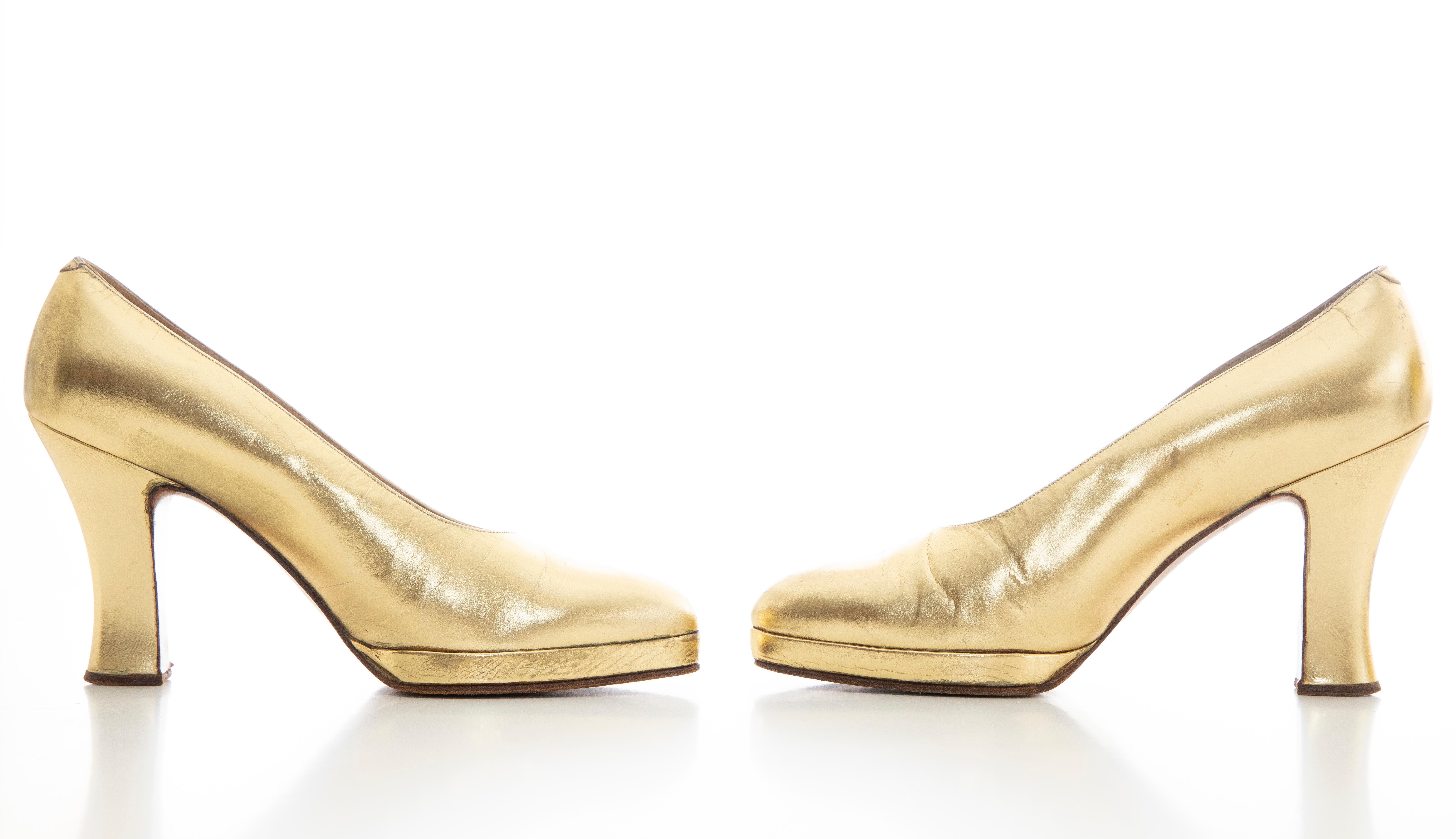 Chanel Metallic Gold Leather Pumps, Fall 1996 For Sale 4