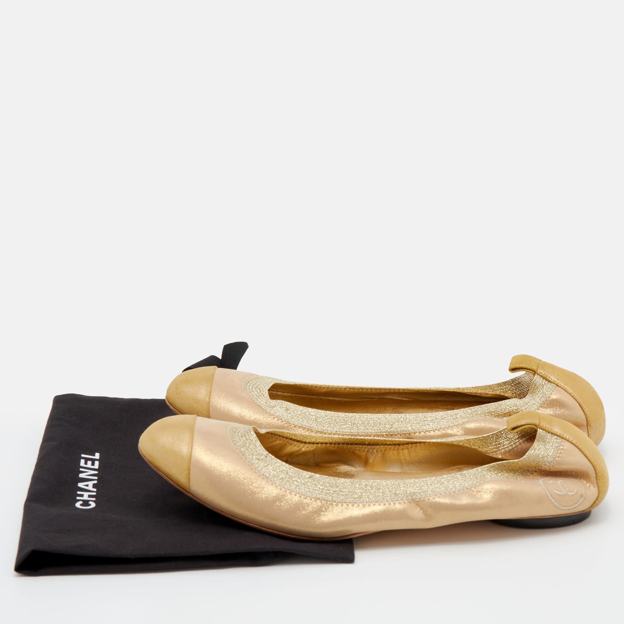 Chanel Metallic Gold Nubuck Leather CC Cap Toe Scrunch Ballet Flats Size 40 2