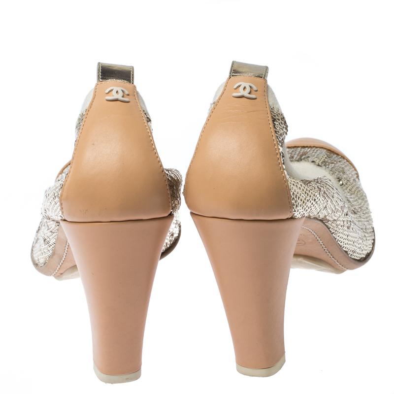 Chanel Metallic Gold Sequin And Beige Leather Embellished Cap Toe Pumps Size 41 In Good Condition In Dubai, Al Qouz 2