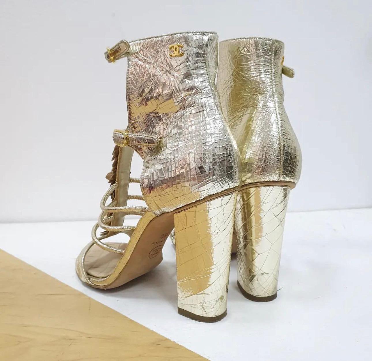 Chanel Metallic Gold Textured Leather Camellia Ankle Strap Sandals  In Good Condition In Krakow, PL